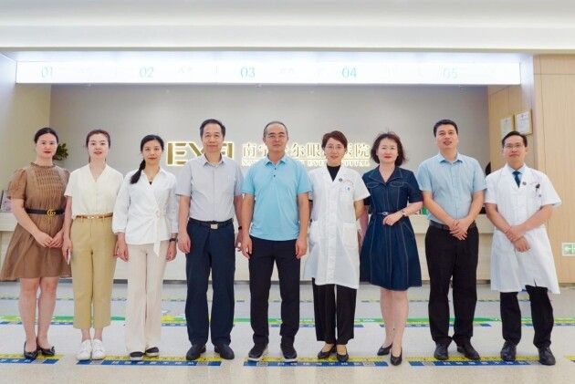 爱尔眼科医院集团总院长唐仕波一行莅临南宁爱尔眼科医院调研指导